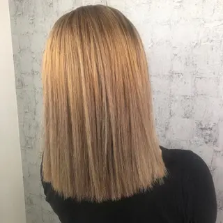 ミディアム カラー 小顔レイヤー/ ベージュ🤍Rieのヘアスタイル