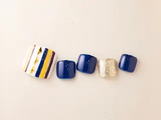 ネイル 💙🤍Tiary M🤍💙のネイルデザイン