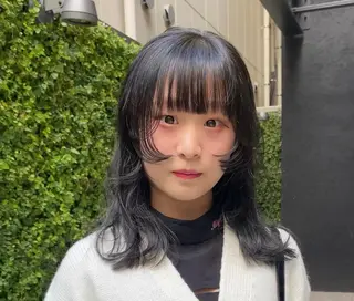 ミディアム カラー 横尾 歩のヘアスタイル