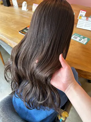 ロング 西野 麻瑚のヘアスタイル