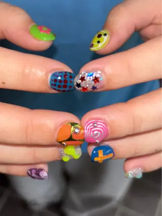 ネイル 🪐富島彩夏 /海外nail🪐のネイルデザイン