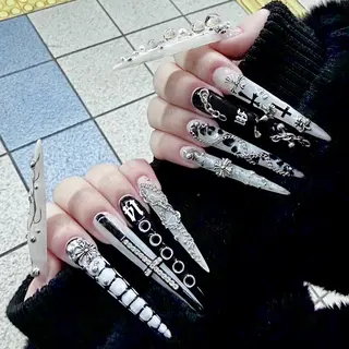 ネイル AIKO🐈⬛⭐︎ 大阪/y2k/個性派のネイルデザイン