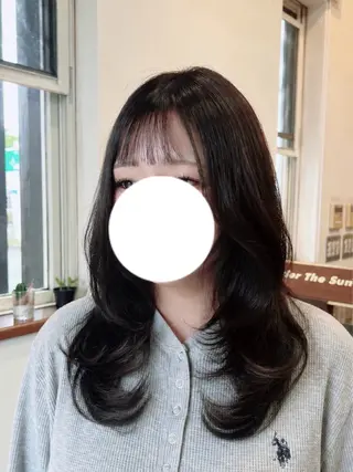 ミディアム 白阪 真子のヘアスタイル