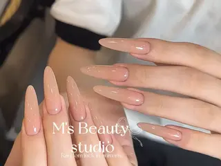 ロング エムズ ビューテイースタジオのネイルデザイン