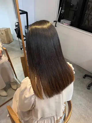 セミロング anri/大阪/ レイヤーカットのヘアスタイル