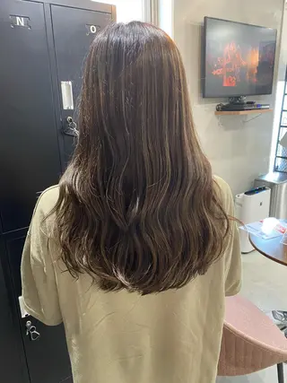 ロング yuuka🌻 ハイライト/艶カラーのヘアスタイル