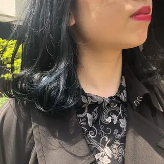 ロング カラー 荒木 依莉亜のヘアスタイル