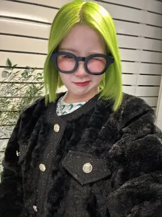 ショート カラー RIHO🎀栄 ハイトーン×顔周りのヘアスタイル