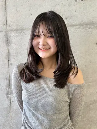 ミディアム カラー LOMARLIE / 𝐂𝐇𝐈𝐊𝐀のヘアスタイル