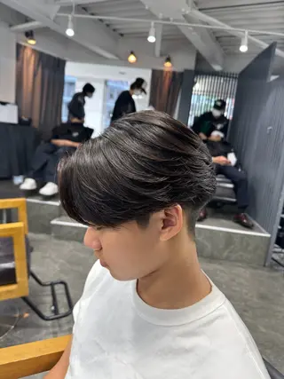 パーマ メンズ 梅田/センターパート 山下学偉のヘアスタイル