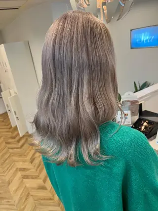 セミロング カラー ブリーチ特化 梅田本多翔のヘアスタイル