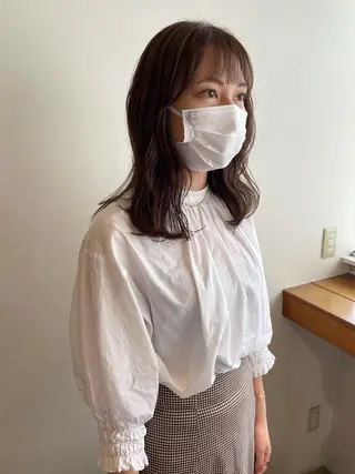 ミディアム カラー MIOベージュカラー 柔らかいカラーのヘアスタイル