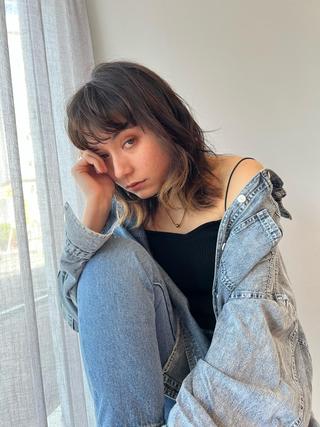 ミディアム 岸川 恭子のヘアスタイル