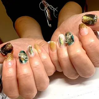 ミディアム Nail Salon midnightのネイルデザイン