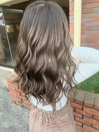 セミロング yoshihara yuukiのヘアスタイル