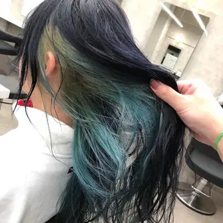 ロング 寒色/ベージュヘア ブリーチありMiOのヘアスタイル