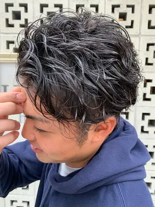ショート パーマ メンズ ミルクティーベージュ ブリーチ 店長 清水のヘアスタイル