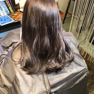 ミディアム AYANO ／レイヤー／オリーブのヘアスタイル