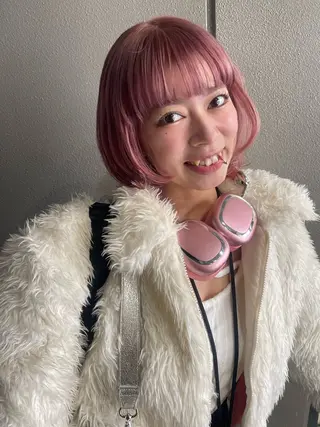 ショート カラー 💓パーマ，💗 レイヤーカットのヘアスタイル