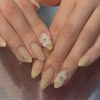 ネイル Sarina ⋆⭒˚ mavieのネイルデザイン