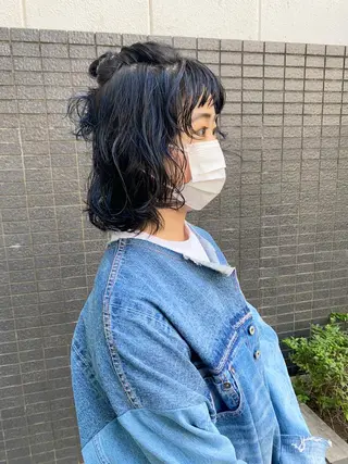 ミディアム カラー パーマ ヘアアレンジ デザインカラー/ボブ ブリーチカラー/ユリのヘアスタイル
