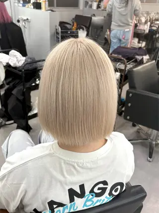 ショート カラー 大阪ケアブリーチ/ ミルクティーベージュのヘアスタイル