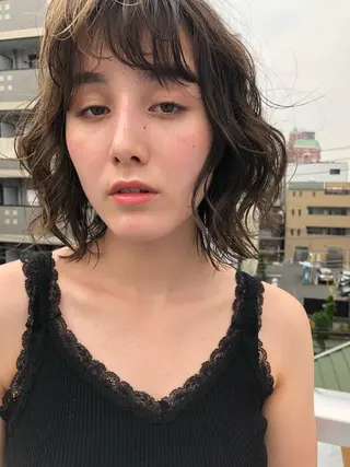 ミディアム パーマ 顔周りレイヤーカット ブリーチminamiのヘアスタイル