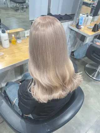 カラー ハイトーンカラー 🦄レイヤーカットのヘアスタイル
