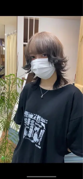 ショート カラー 横尾 歩のヘアスタイル