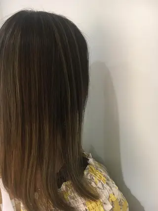 ロング カラー 江原 彩華のヘアスタイル