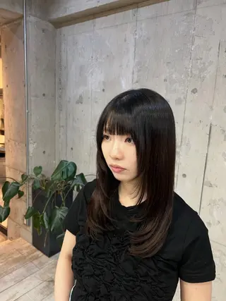 セミロング momo /鍛冶屋町のヘアスタイル