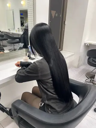 カラー 🖤透明感カラー｜ 艶髪｜レイヤーカットのヘアスタイル