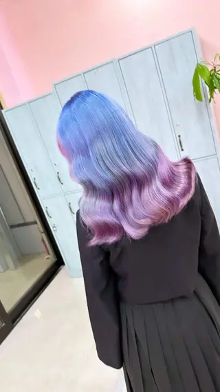 セミロング カラー ブリーチ特化🌈 MANATOのヘアスタイル