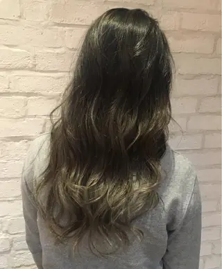 ロング カラー 長谷川 香織のヘアスタイル