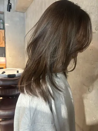 ミディアム カラー ブリーチカラーレイヤ ーカット🦋annaのヘアスタイル