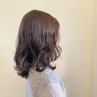 ミディアム カラー 澤田 彩香のヘアスタイル