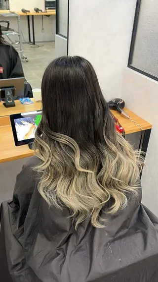 ロング カラー 🌟心斎橋レイヤー 艶ハイトーン/ウルフのヘアスタイル