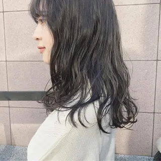 ミディアム カラー ネイル ハイトーンボブ 前田 表参道　グレージュのヘアスタイル