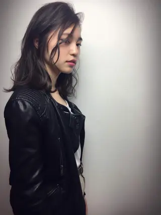 セミロング カラー ヘアアレンジ 岩崎 克秀のヘアスタイル