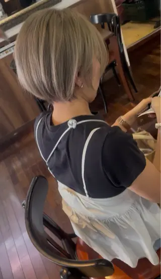 ショート カラー 福見 美保のヘアスタイル