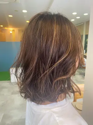 ミディアム & kuのヘアスタイル