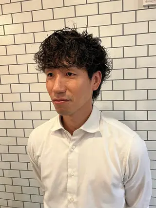 セミロング クボタ マコトのヘアスタイル