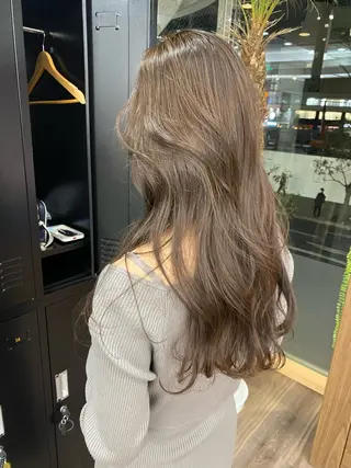 ロング カラー 鵜澤 華乃音のヘアスタイル