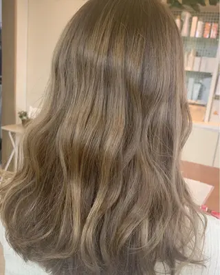 セミロング カラー 黒崎 美乃里のヘアスタイル