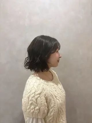 ショート カラー 築山 栞奈のヘアスタイル