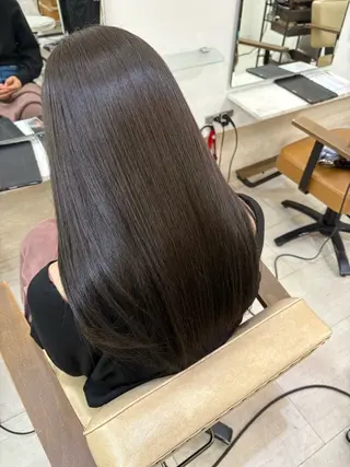 カラー 栗田 優月のヘアスタイル