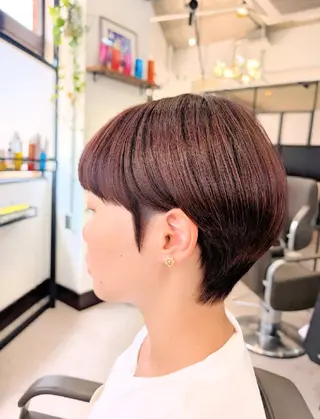 カラー ショート 本下 舞依のヘアスタイル