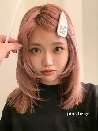 ミディアム カラー 落合希 Olivebeigeのヘアスタイル