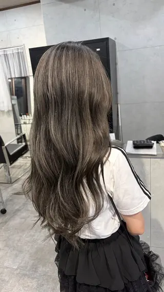 ロング REVE 美容室のヘアスタイル