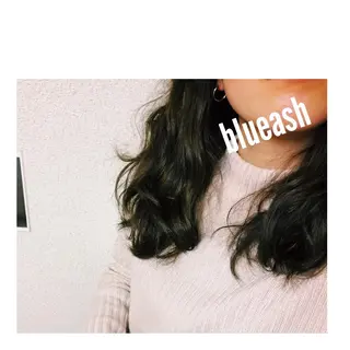 セミロング カラー くるくるパーマ aikoのヘアスタイル